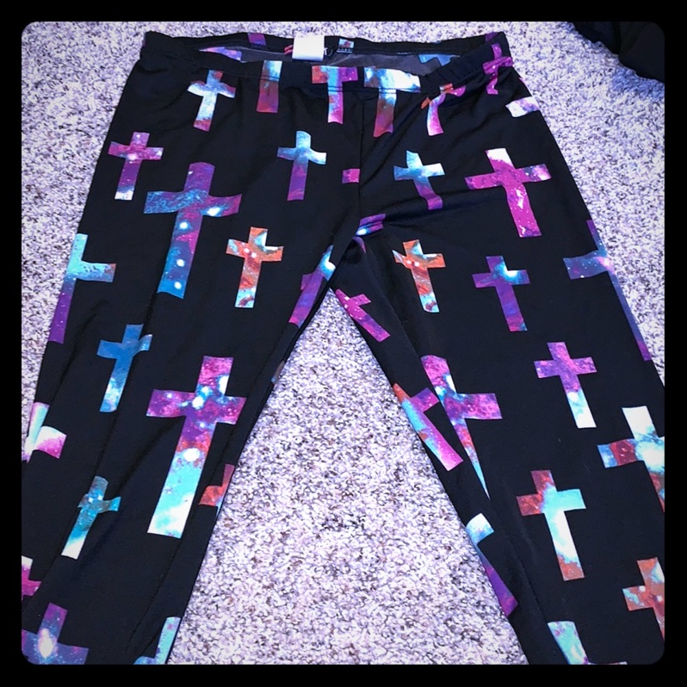 Lipstick Cross Leggings